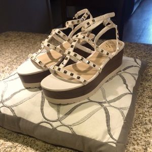vince camuto brigth white sandles